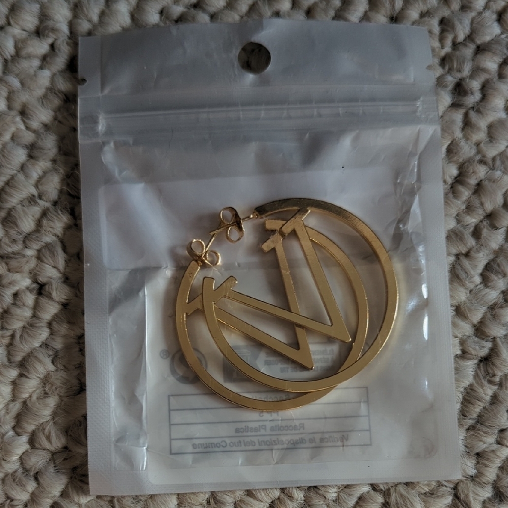 Gold Circular Pendant